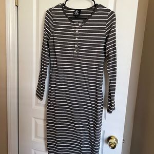 & Ave. fitted stretchy dress. L